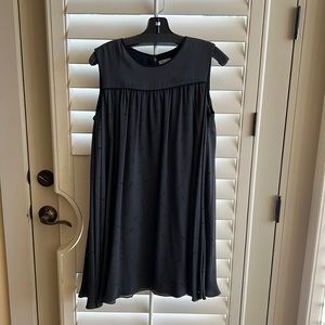 A fun and flirty rag & bone silk sleeveless dress. Size 6.